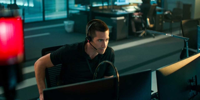 Jake Gyllenhaal als Polizist in einer Notrufzentrale