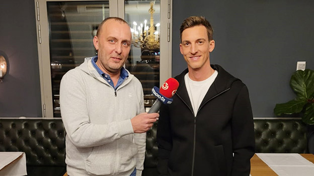 Gregor Schlierenzauer mit Ö3-Sportreporter Wolfgang Eichinger