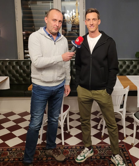 Gregor Schlierenzauer mit Ö3-Sportreporter Wolfgang Eichinger