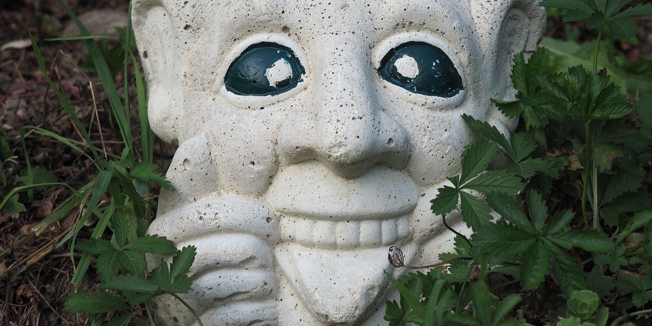 Gartenfigur Troll aus Stein