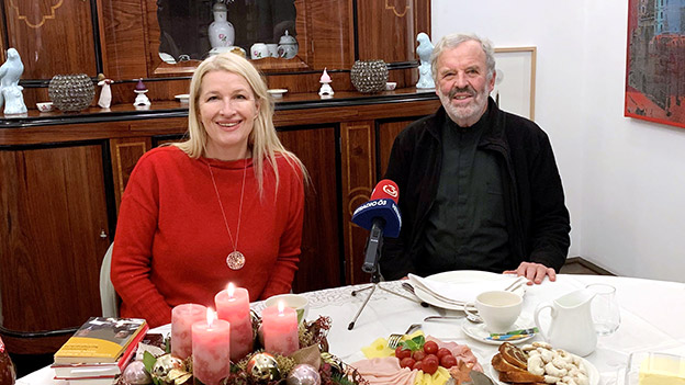Claudia Stöckl und Pater Georg Sporschill