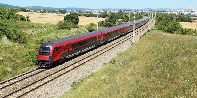 ÖBB Railjet bei Guntramsdorf