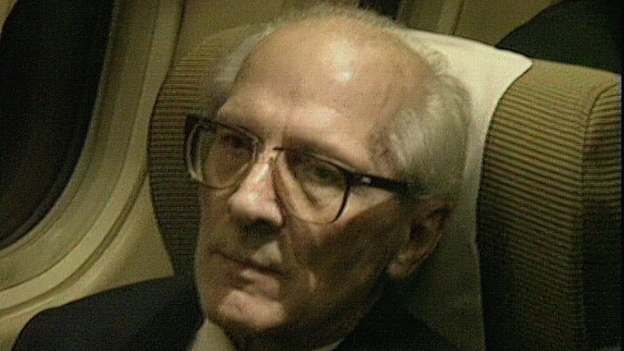 Erich Honecker verlässt Deutschland nach Chile 1993