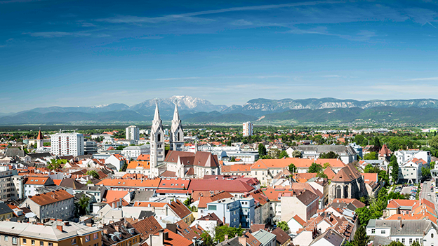 Wiener Neustadt mit Blick auf die Alpen