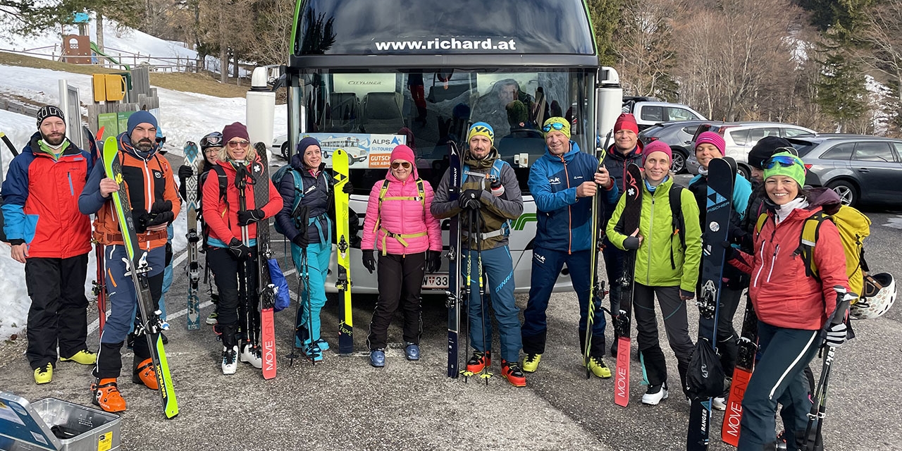 Teilnehmer am ersten Skitourenbus