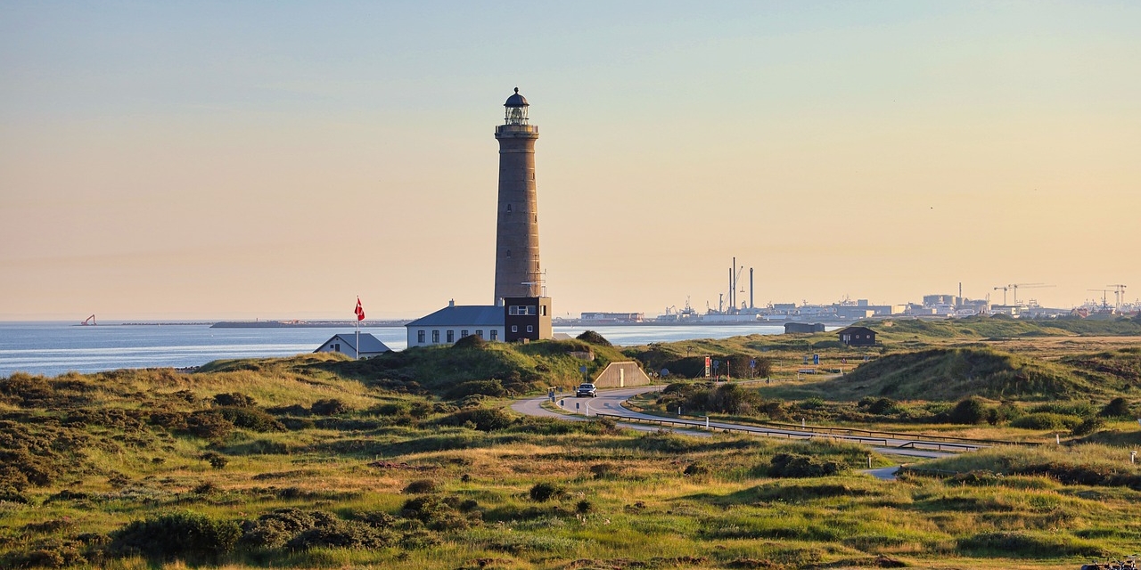 Dänische Landschaft mit Leuchtturm