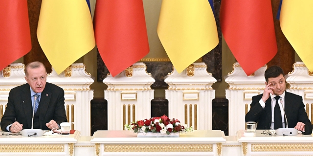 Der türkische Präsident Erdogan und der ukrainische Präsident bei einem gemeinsamen Pressestatement am 3. Februar 2022
