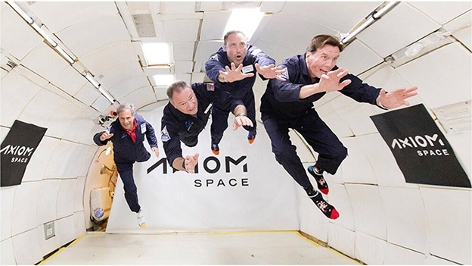 Axiom-Astronauten Eytan Stibbe, Michael Lopez-Alegria, Mark Pathy und Larry Connor