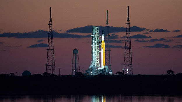 NASAs Space Launch System Rakete mit dem Orion Raumschiff