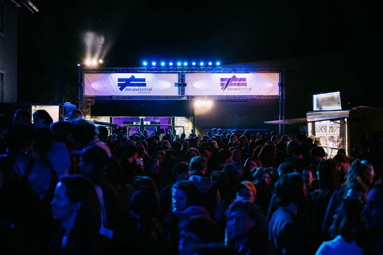 Bilder vom ersten Festivaltag des Donaufestivals