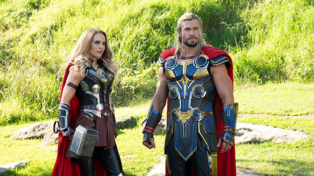 Natalie Portman und Chris Hemsworth im Film "Thor: Love and Thunder"