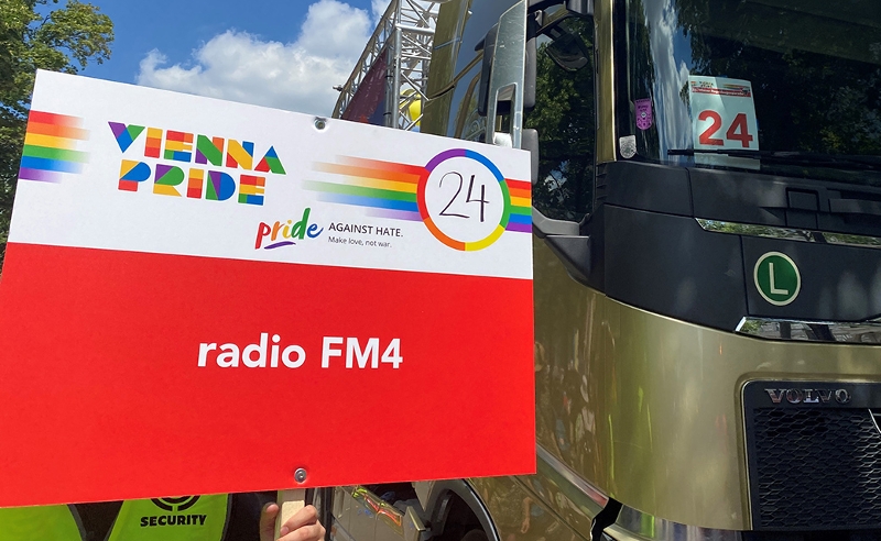FM4 Wagen bei der Regenbogenparade 2022