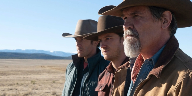 Filmstills aus der Serie "Outer Range" zeigen Cowboys
