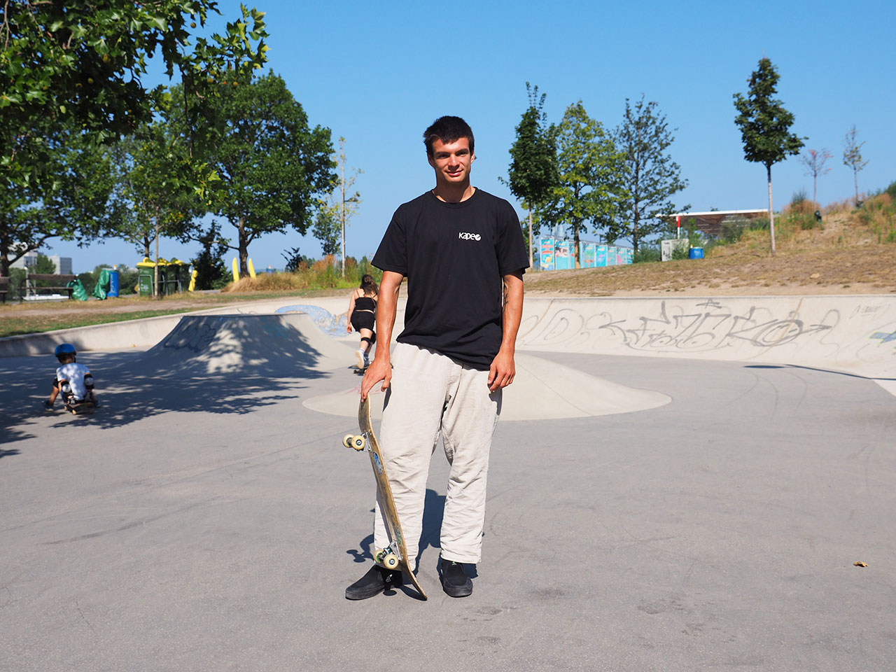 Levi Löffelberger mit Skateboard