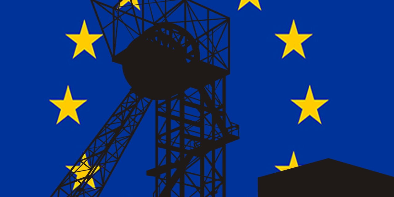 Relief einer Bergbau Mine / EU Sterne im Hintergrund