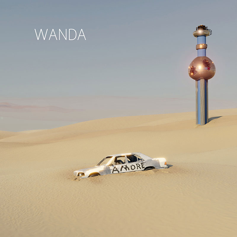 Cover des neuen Wanda-Albums: Ein PKW mit der Aufschrift "Amore" steckt im Sand