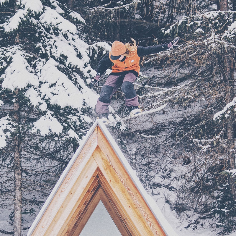 Snowboard Trick auf Kapelle