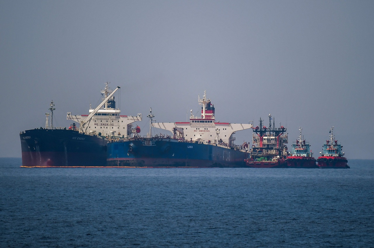 The Liberian-flagged oil tanker Ice Energy (L) transfers crude oil from the Iranian-flagged oil tanker Lana (R)