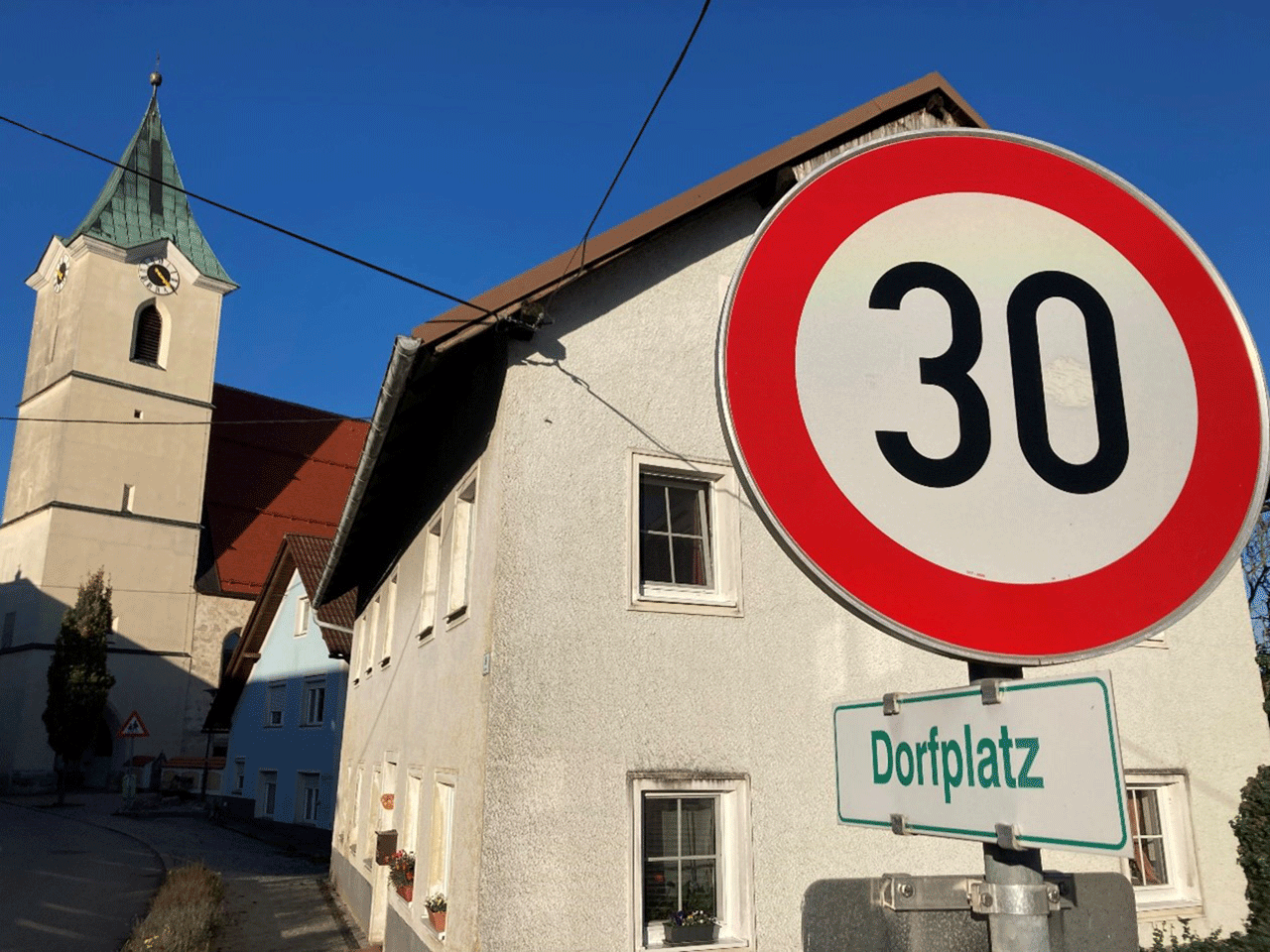 Tempolimit 30 Straßenschild in Hofkirchen