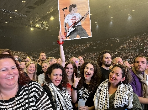 Fans bei Ö3-Konzert von Bryan Adams_Wien Dec 2022