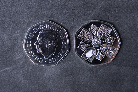 Münze mit dem Konterfei von König Charles