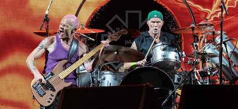 Flea und Chad Smith von den Red Hot Chili Peppers