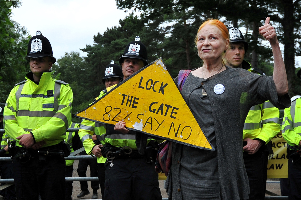 Westwood 2013 bei Protesten gegen Fracking im Süden Englands