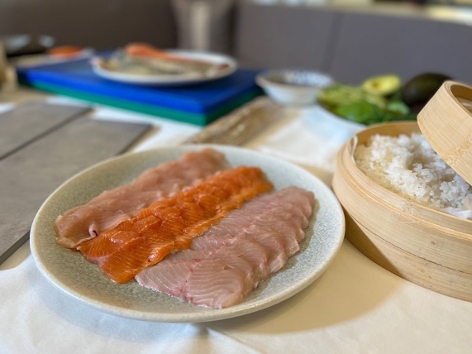 Fische zugeschnitten für Sushi
