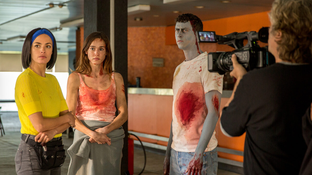 Filmcrew dreht einen Zombiefilm