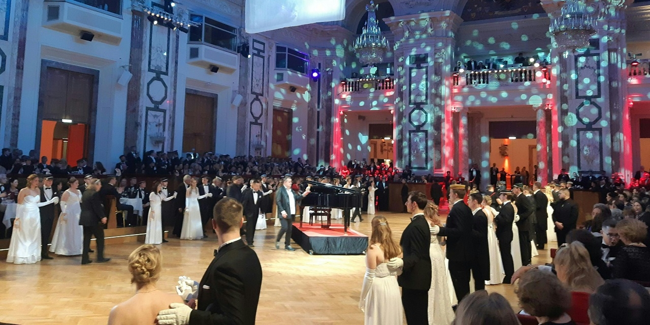 Tänzerinnen und Tänzer anlässlich des Akademikerballs am Freitag, 24. Jänner 2020, in der Hofburg