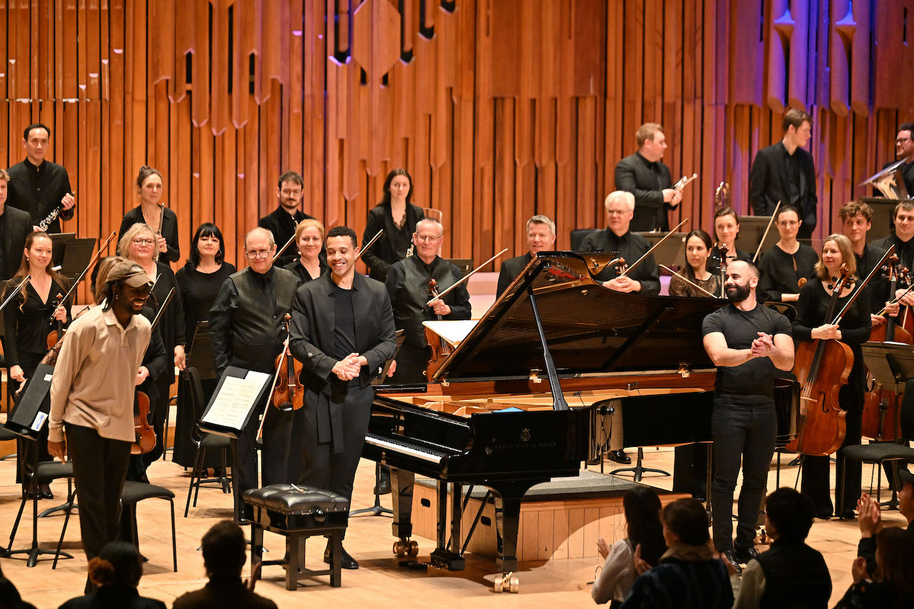 Devonté Hynes mit Adam Tendler und dem London Symphony Orchestra im Barbican London im März 2023