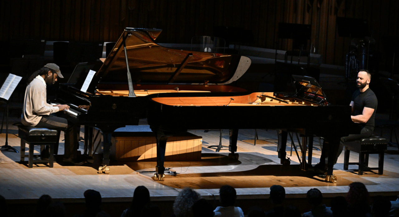 Devonté Hynes am Klavier