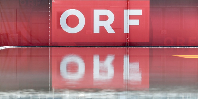 ORF Logo-gespiegelt auf Wasseroberfläche