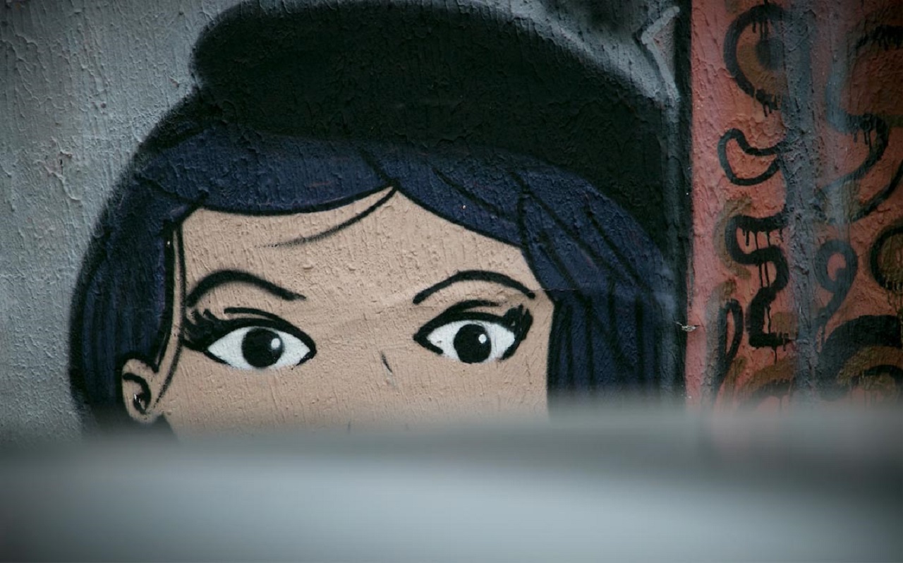 Graffito einer Frau mit Dutt, Szene aus der Doku "Pele".