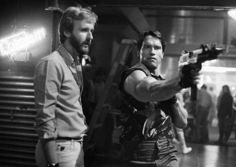 James Cameron und Arnold Schwarzenegger bei den Dreharbeiten zu Terminator