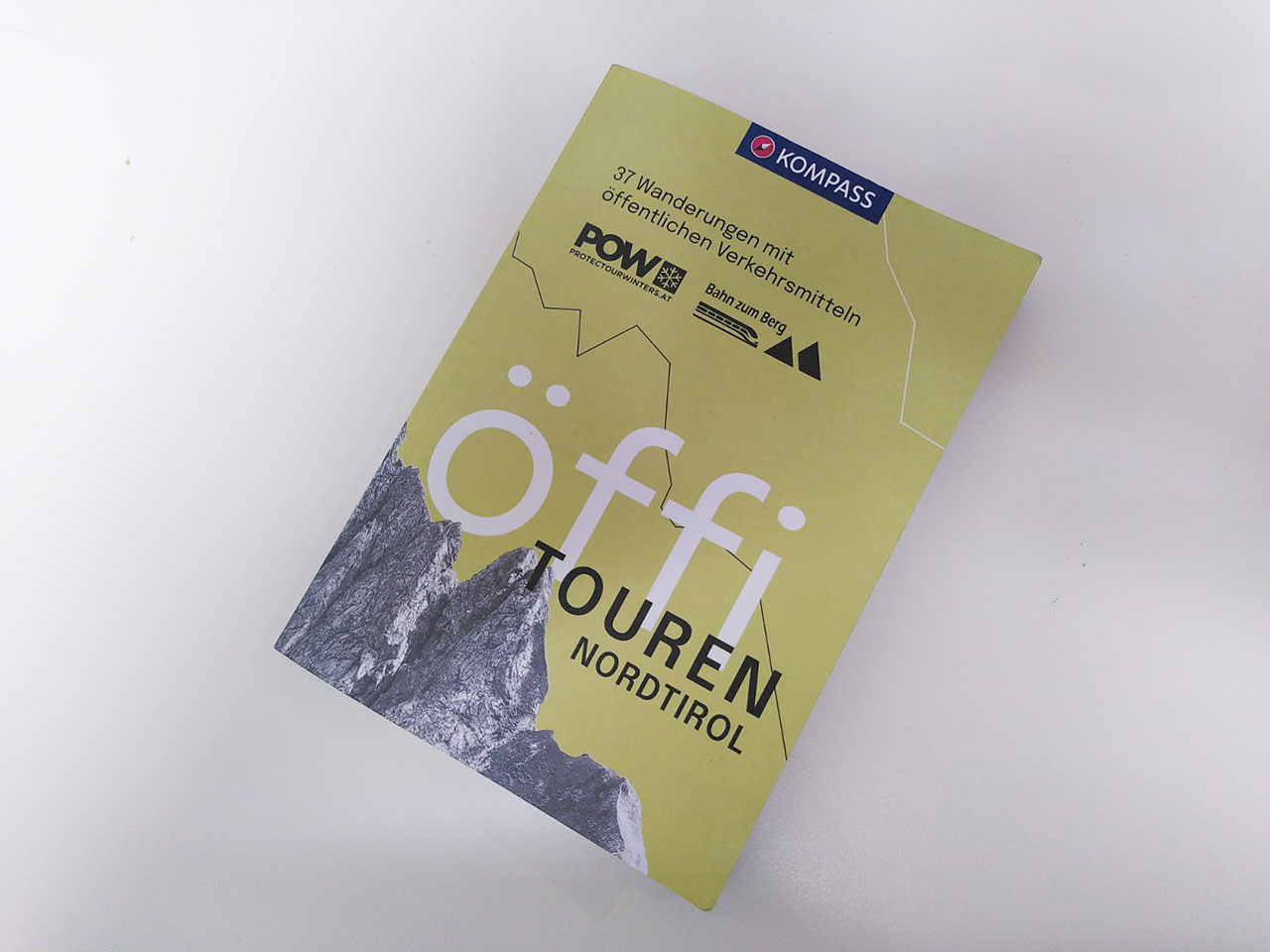 Cover des Öffi-Wanderführers für Nordtirol