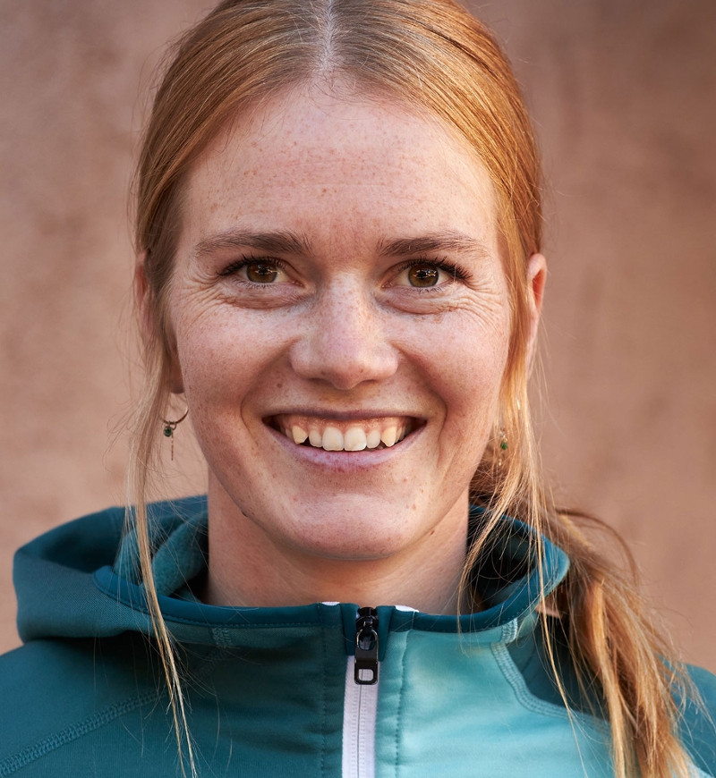 Lena Müller beim Klettern und Radfahren