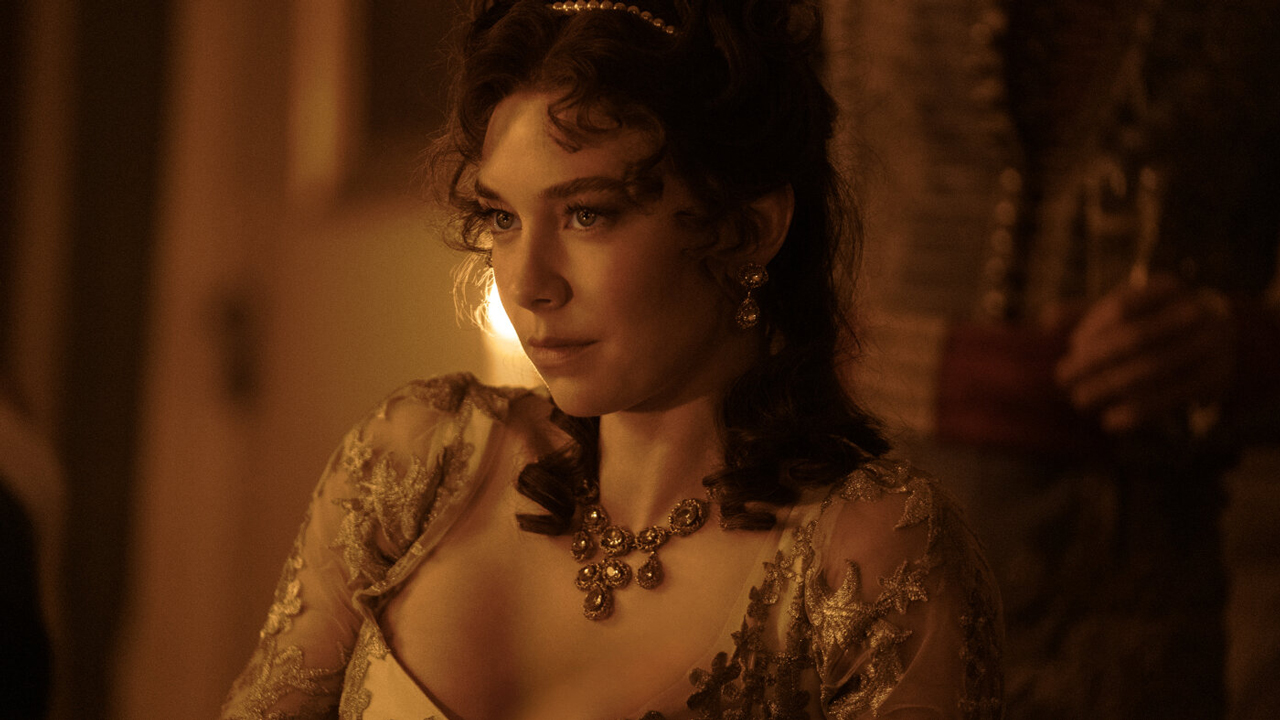 Vanessa Kirby in "Napoleon" im Kerzenlicht