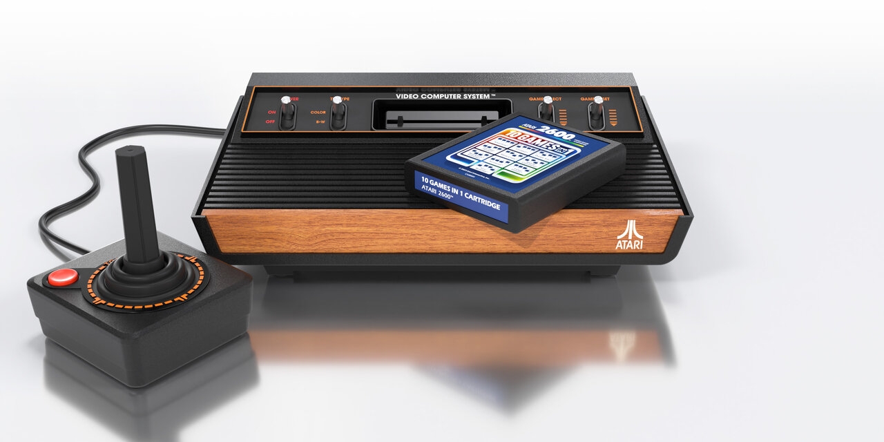 Bild von der Retro-Spielkonsole Atari 2600+