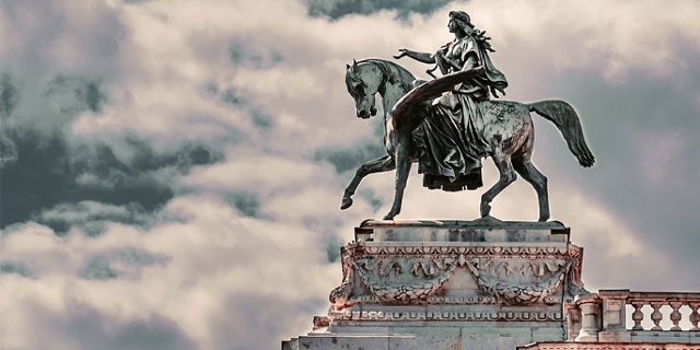 Statue auf Wiener Staatsoper: Pferd mit Reiter