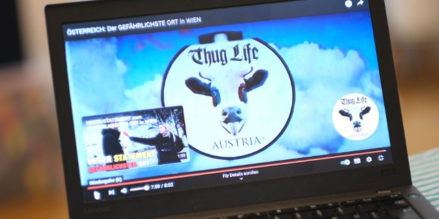 Laptop mit Thug Life Austria Video