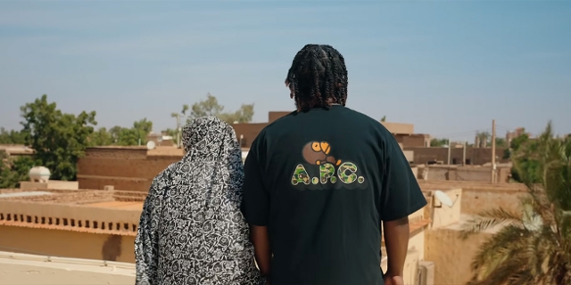 Bas im Video zu 'Khartoum'