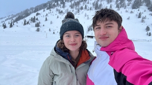 Schauspieler Anna Thunhart und Imre Lichtenberger im Schnee in Gastein