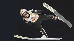 Stefan Kraft bei einem Skisprung
