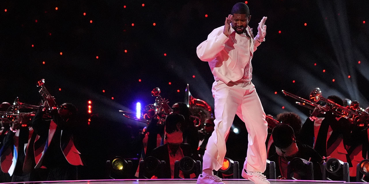 Usher bei seiner Super Bowl Halftime Show