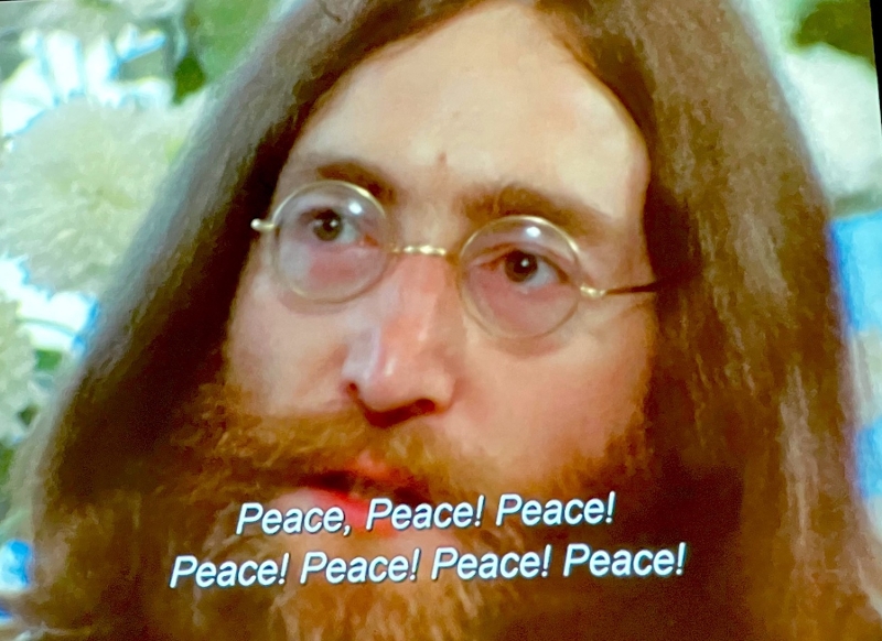 John Lennon sagt "Peace Peace Peace Peace Peace"