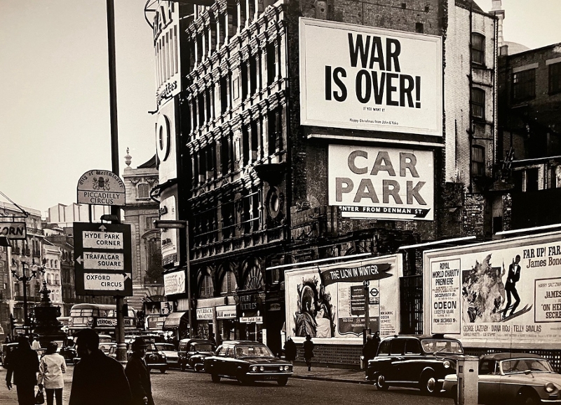 Ware Is Over 1968 am Piccadilly Square