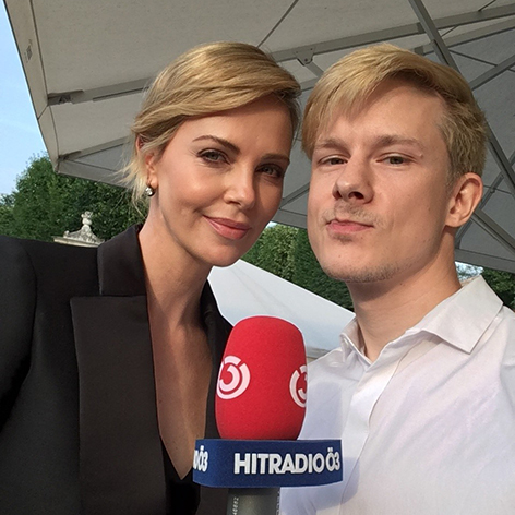 Schauspielerin Charlize Theron 2018 im Ö3-Interview mit Max Bauer in Schönbrunn