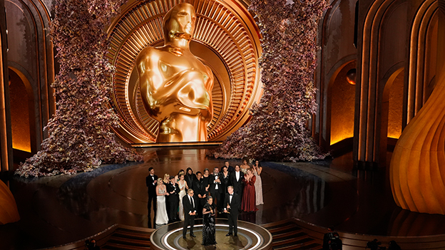 Das Team von "Oppenheimer" holt sich den Oscar in der Kategorie bester Film