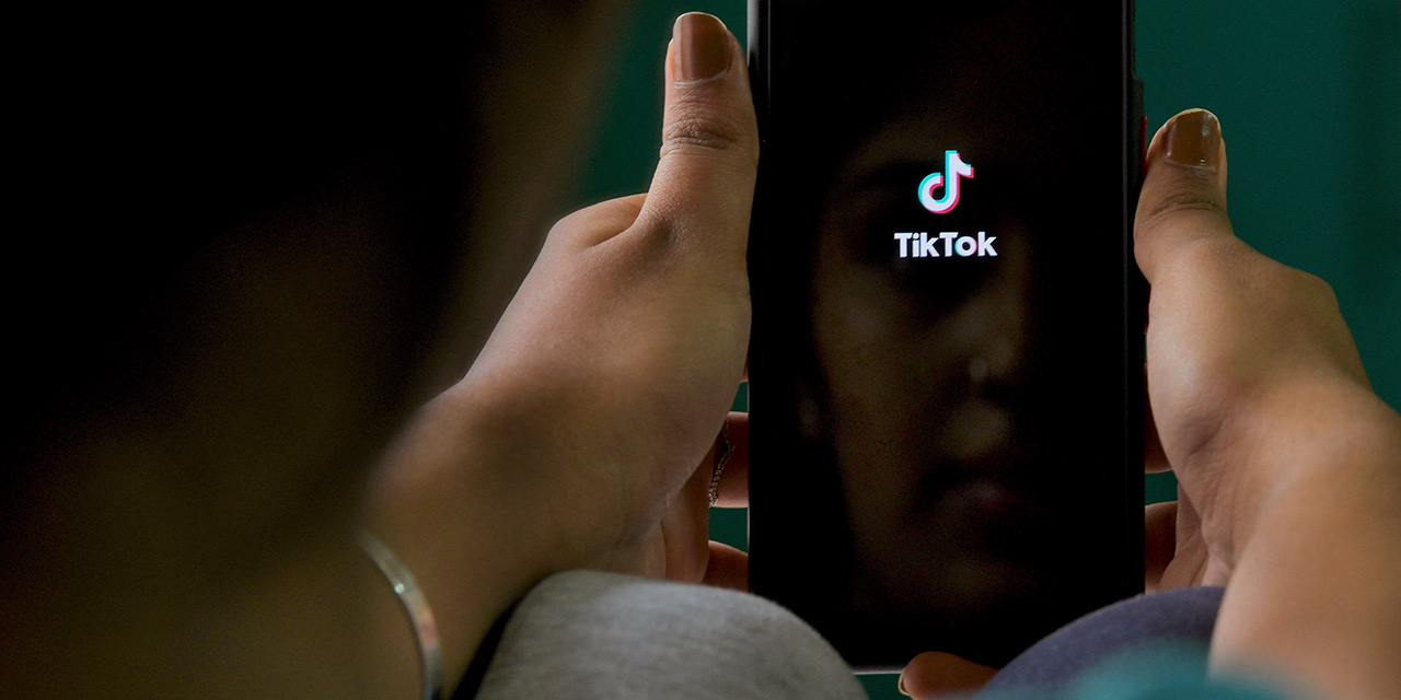 Smartphone mit TikTok